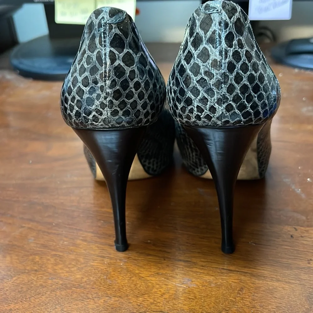 Women’s Giuseppe Zanotti Black Reptile Print Peep Toe Platform Heels Size 36